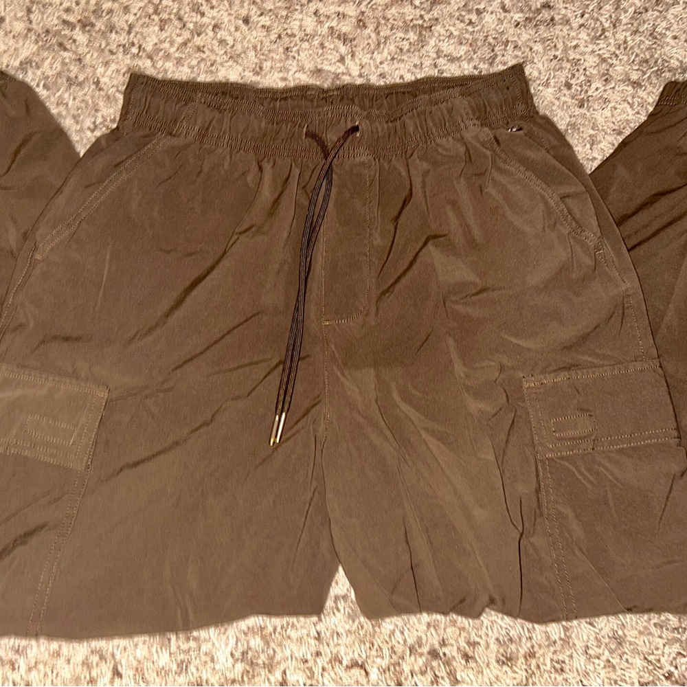 CALIA by Carrie Underwood Brown Ankle Cropped Windbreaker Pants